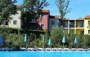 Belvedere Village Szálloda *